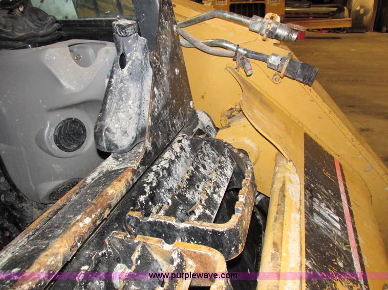 image for item Z9635 2004 Caterpillar 262B skid steer