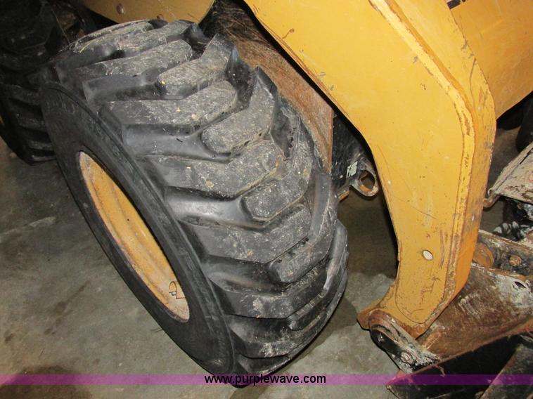 image for item Z9635 2004 Caterpillar 262B skid steer