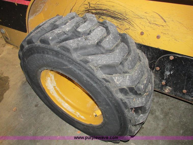 image for item Z9635 2004 Caterpillar 262B skid steer