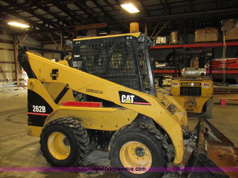 image for item Z9635 2004 Caterpillar 262B skid steer
