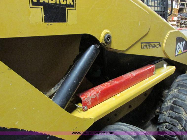 image for item Z9635 2004 Caterpillar 262B skid steer