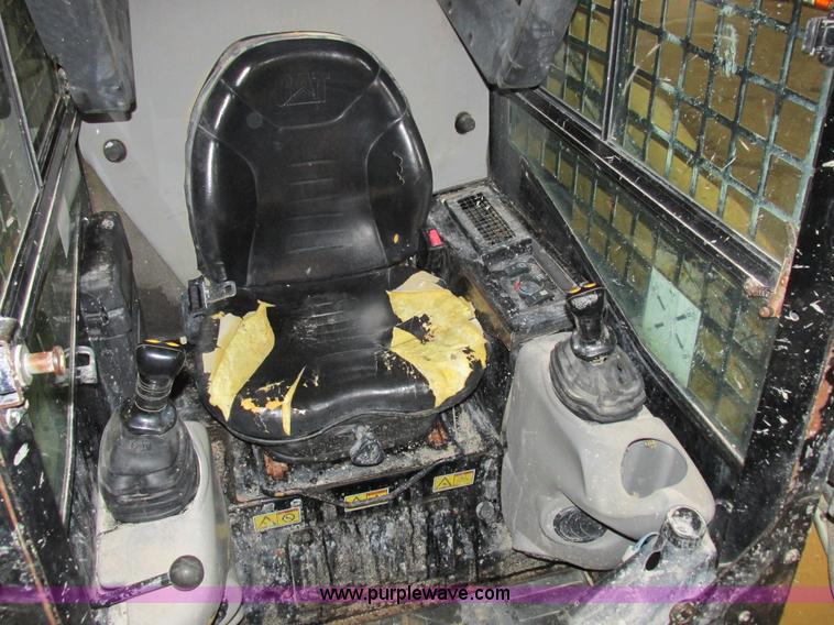 image for item Z9635 2004 Caterpillar 262B skid steer