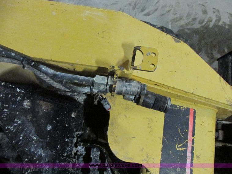 image for item Z9635 2004 Caterpillar 262B skid steer