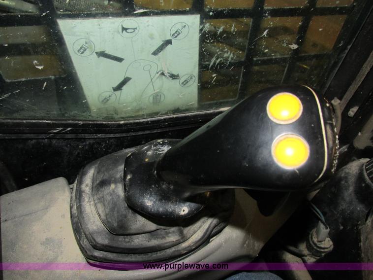 image for item Z9635 2004 Caterpillar 262B skid steer