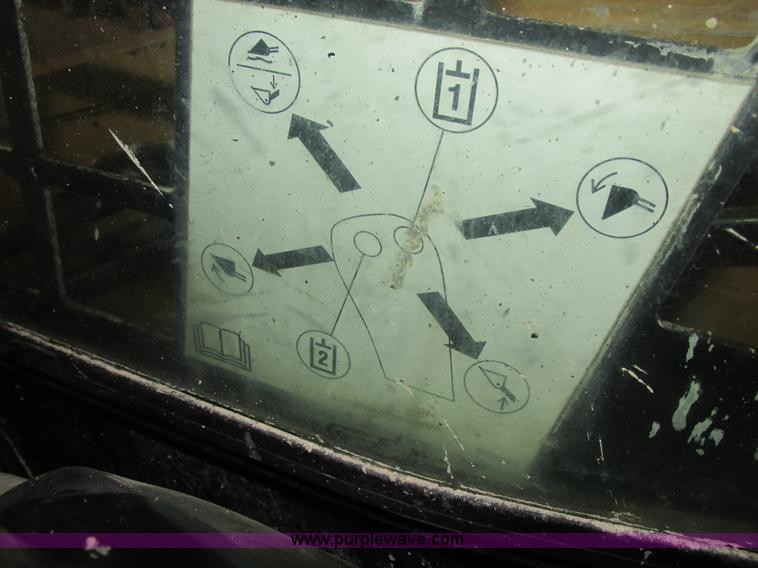 image for item Z9635 2004 Caterpillar 262B skid steer