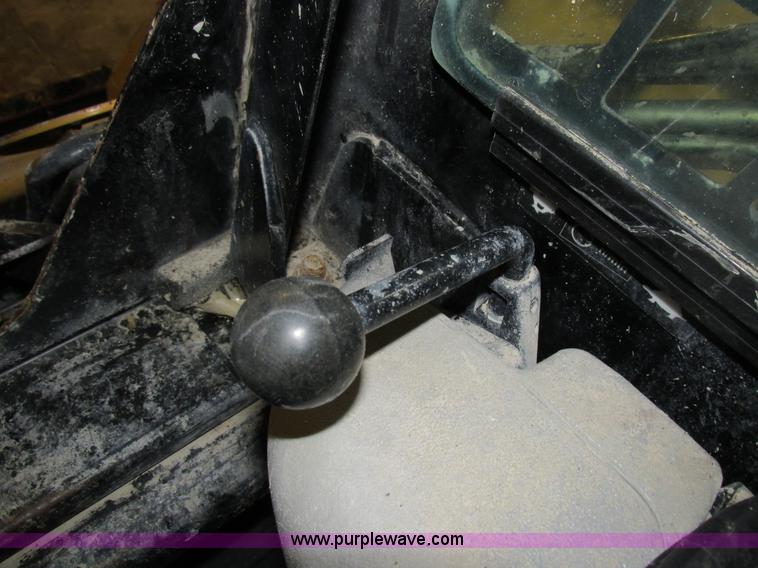 image for item Z9635 2004 Caterpillar 262B skid steer