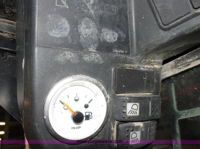 image for item Z9635 2004 Caterpillar 262B skid steer