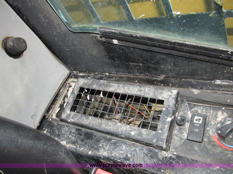 image for item Z9635 2004 Caterpillar 262B skid steer