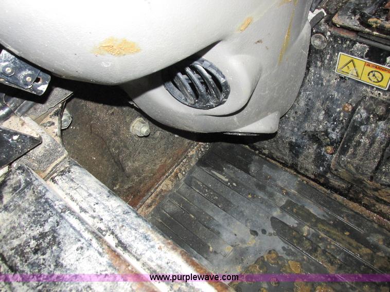 image for item Z9635 2004 Caterpillar 262B skid steer