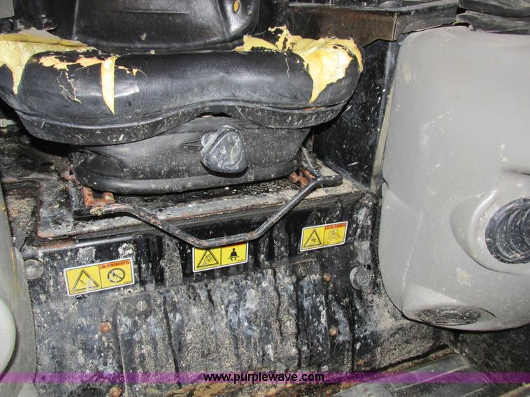 image for item Z9635 2004 Caterpillar 262B skid steer