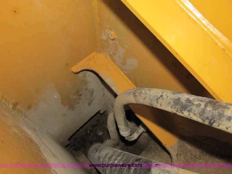 image for item Z9635 2004 Caterpillar 262B skid steer