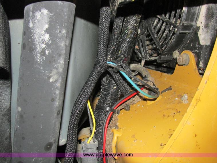 image for item Z9635 2004 Caterpillar 262B skid steer