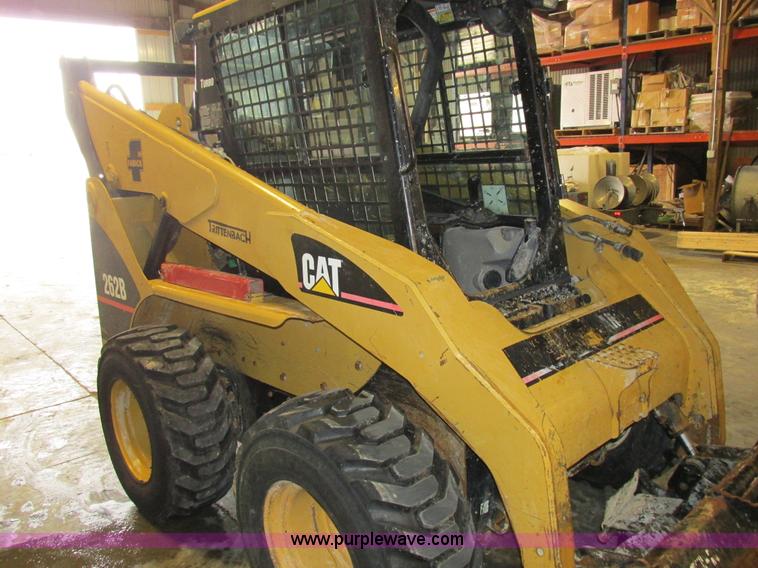 image for item Z9635 2004 Caterpillar 262B skid steer