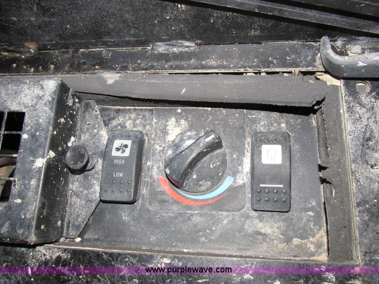 image for item Z9635 2004 Caterpillar 262B skid steer