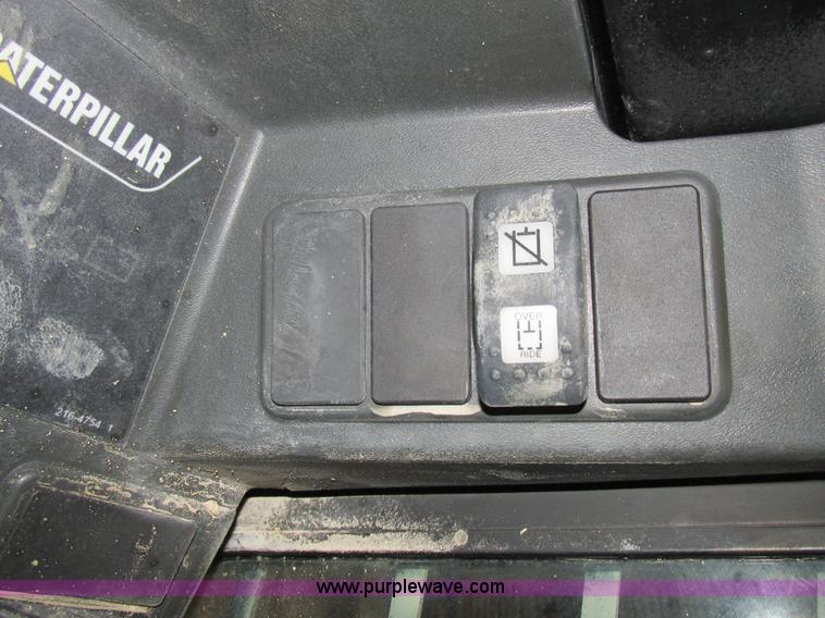 image for item Z9635 2004 Caterpillar 262B skid steer