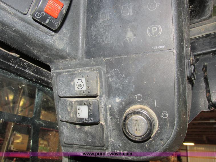 image for item Z9635 2004 Caterpillar 262B skid steer