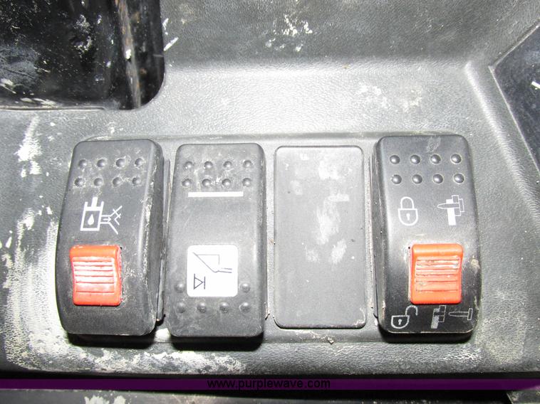 image for item Z9635 2004 Caterpillar 262B skid steer