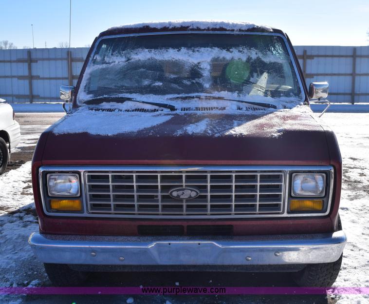 image for item E6051 1986 Ford Econoline van