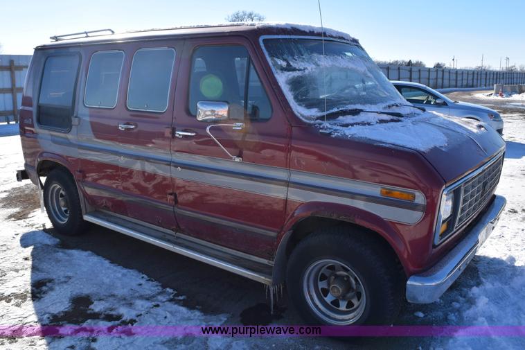 image for item E6051 1986 Ford Econoline van