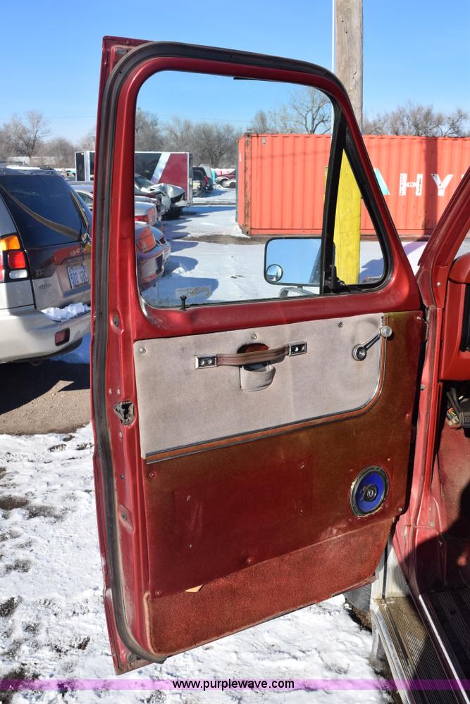 image for item E6051 1986 Ford Econoline van