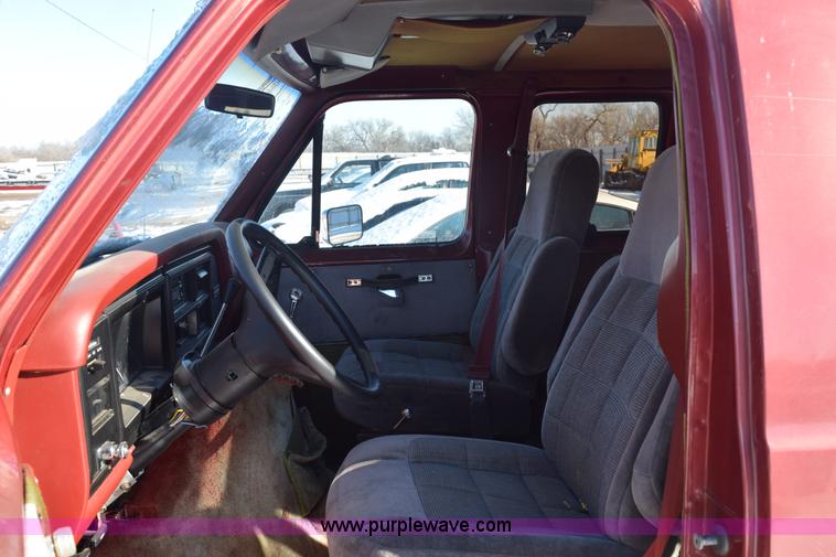 image for item E6051 1986 Ford Econoline van
