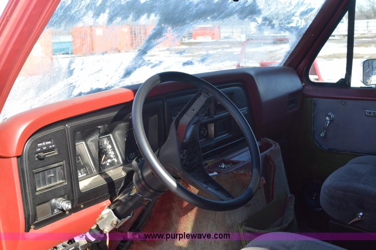 image for item E6051 1986 Ford Econoline van