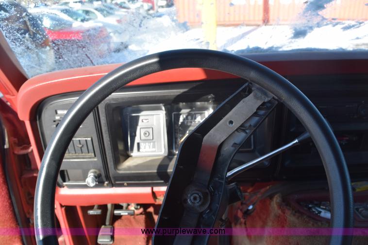 image for item E6051 1986 Ford Econoline van