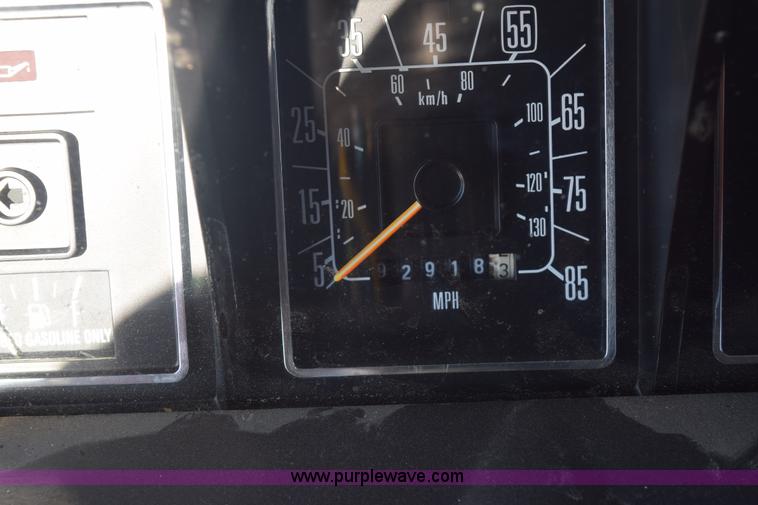 image for item E6051 1986 Ford Econoline van