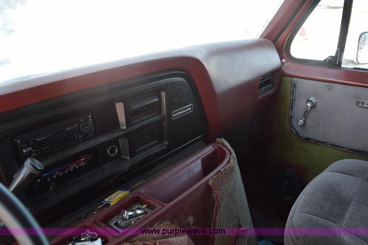 image for item E6051 1986 Ford Econoline van