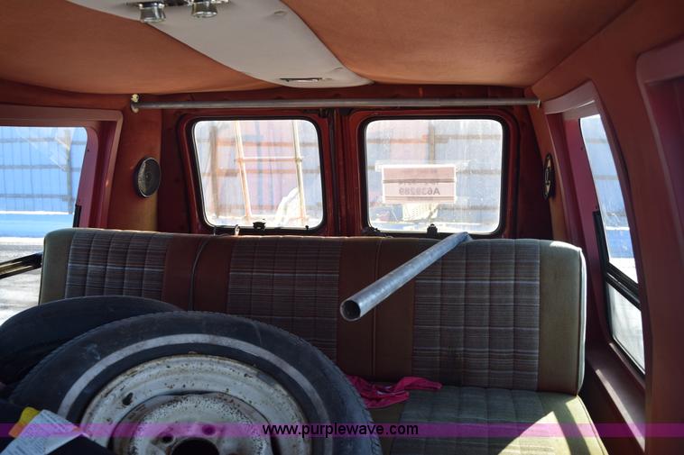 image for item E6051 1986 Ford Econoline van