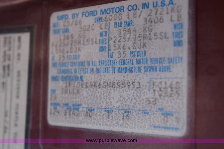 image for item E6051 1986 Ford Econoline van