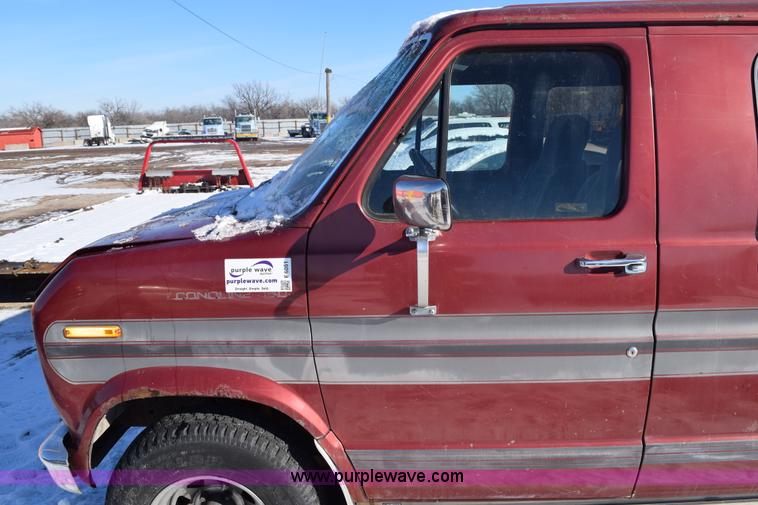 image for item E6051 1986 Ford Econoline van