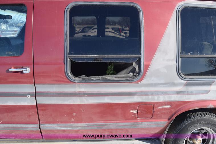 image for item E6051 1986 Ford Econoline van