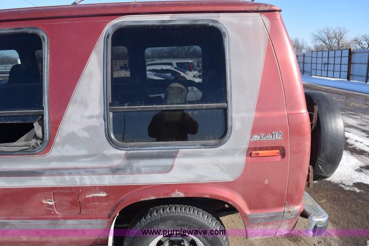image for item E6051 1986 Ford Econoline van