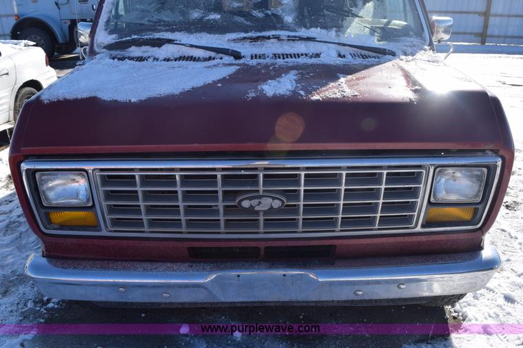 image for item E6051 1986 Ford Econoline van