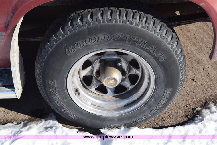 image for item E6051 1986 Ford Econoline van