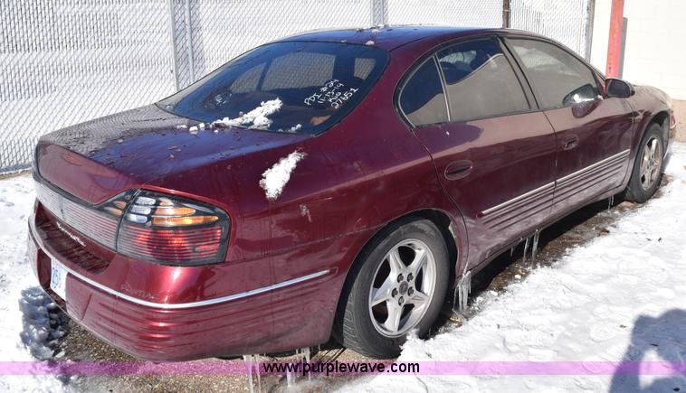 image for item E6053 2000 Pontiac Bonneville SE