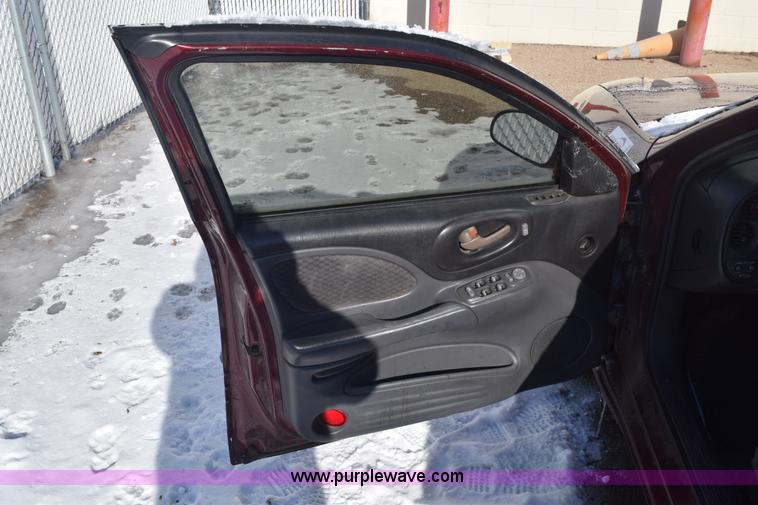 image for item E6053 2000 Pontiac Bonneville SE