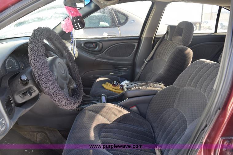 image for item E6053 2000 Pontiac Bonneville SE