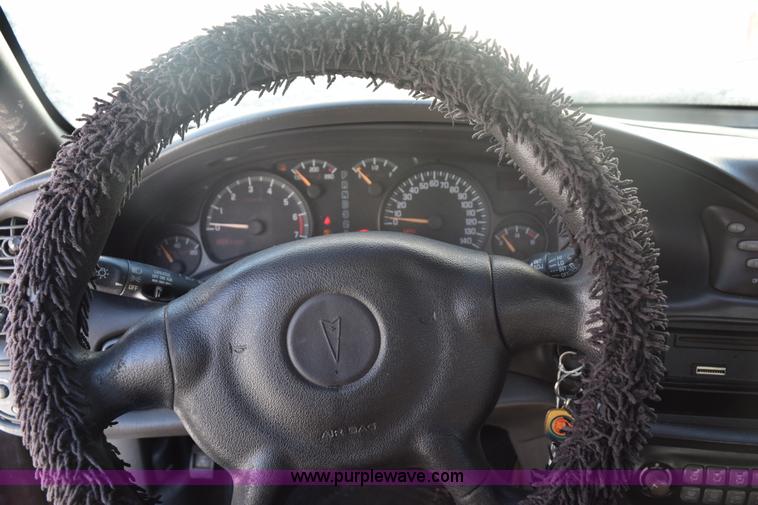 image for item E6053 2000 Pontiac Bonneville SE