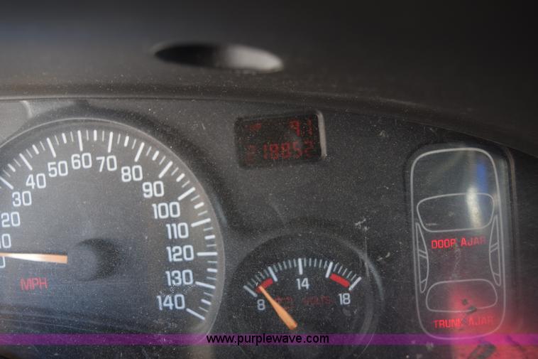 image for item E6053 2000 Pontiac Bonneville SE