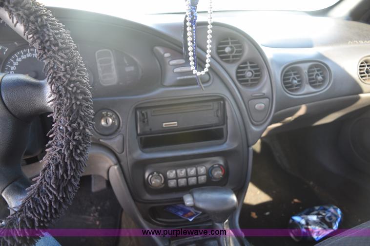 image for item E6053 2000 Pontiac Bonneville SE