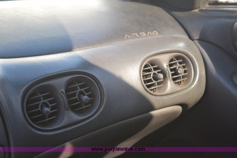 image for item E6053 2000 Pontiac Bonneville SE