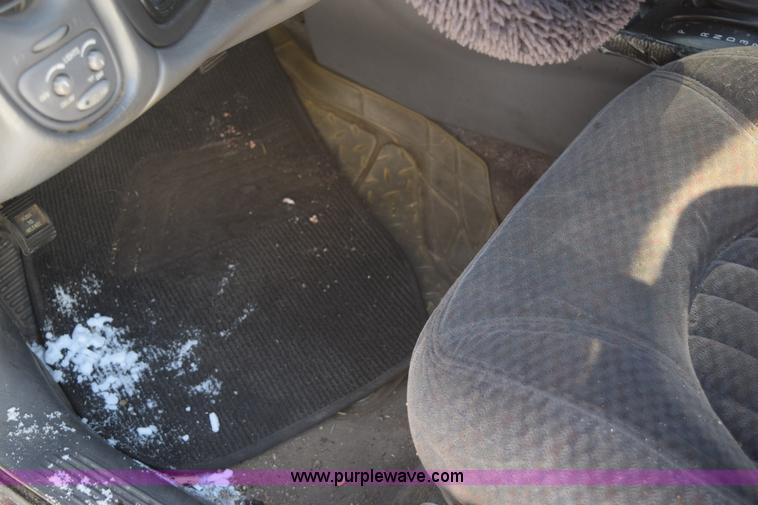 image for item E6053 2000 Pontiac Bonneville SE