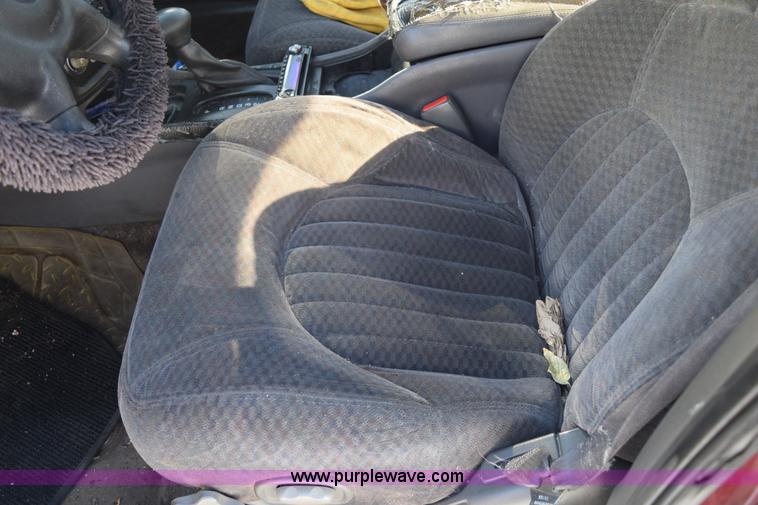 image for item E6053 2000 Pontiac Bonneville SE