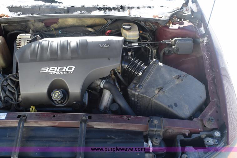 image for item E6053 2000 Pontiac Bonneville SE