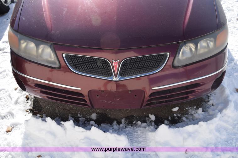 image for item E6053 2000 Pontiac Bonneville SE