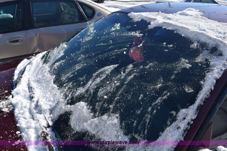 image for item E6053 2000 Pontiac Bonneville SE