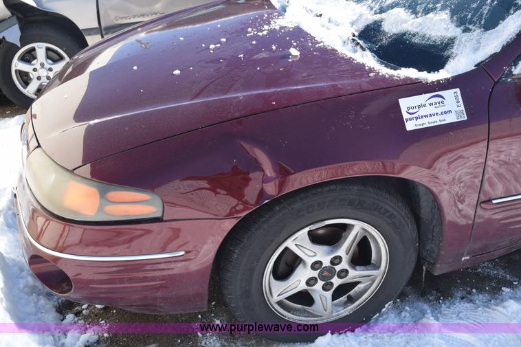 image for item E6053 2000 Pontiac Bonneville SE