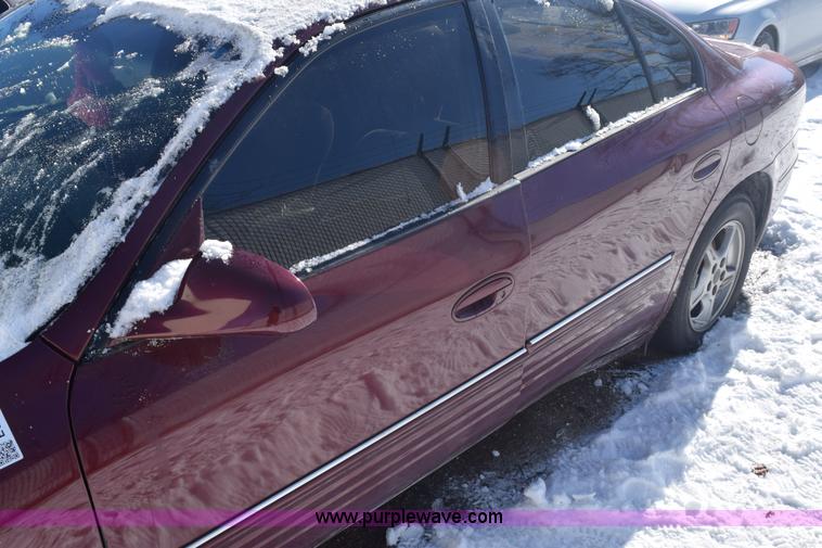 image for item E6053 2000 Pontiac Bonneville SE